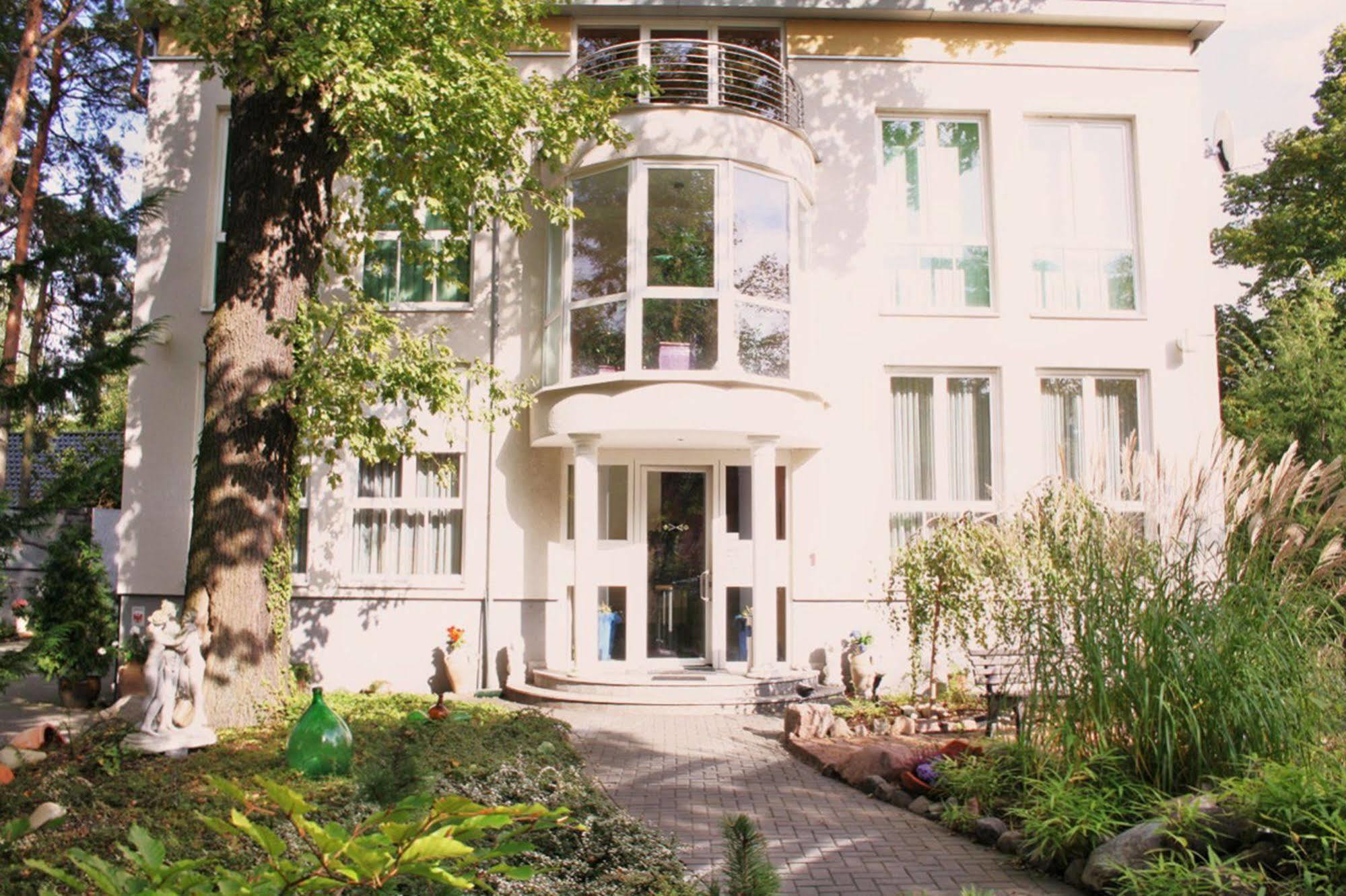 Hotel Und Appartementhaus Rheden Glienicke/Nordbahn Exteriör bild